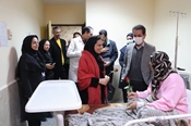 تجلیل از کادر درمان و عیادت از بیماران سرطانی بستری در بیمارستان علی ابن ابیطالب (ع) توسط معاونت بهداشتی