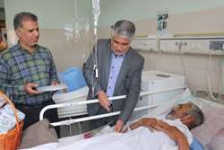 عیادت از بیماران سالمند بستری در بیمارستان علی ابن ابیطالب (ع)