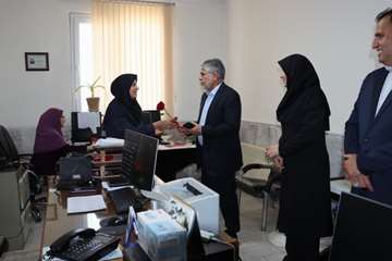 تقدیر از پرسنل آزمایشگاه