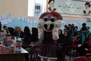 افتتاحیه طرح وارنیش فلوراید در دبستان شهید پورغلامعلی رفسنجان برگزار شد.
