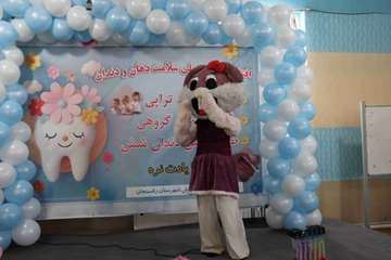 افتتاحیه طرح وارنیش فلوراید در دبستان شهید پورغلامعلی رفسنجان برگزار شد.