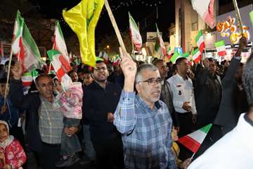 اجتماع بزرگ خانواده دانشگاه علوم پزشکی رفسنجان  در میدان سپهبد شهید حاج قاسم سلیمانی/22 فروردین1405