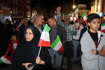 اجتماع بزرگ خانواده دانشگاه علوم پزشکی رفسنجان  در میدان سپهبد شهید حاج قاسم سلیمانی/22 فروردین1405