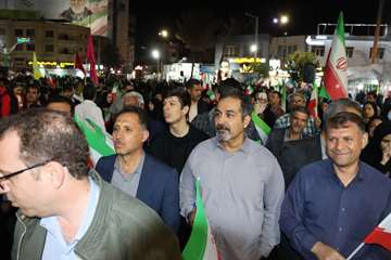 اجتماع بزرگ خانواده دانشگاه علوم پزشکی رفسنجان  در میدان سپهبد شهید حاج قاسم سلیمانی/22 فروردین1405