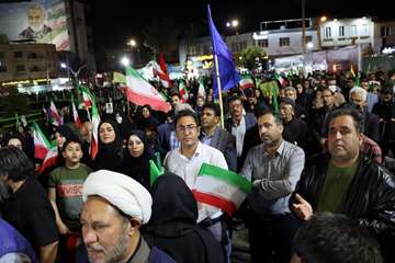 اجتماع بزرگ خانواده دانشگاه علوم پزشکی رفسنجان  در میدان سپهبد شهید حاج قاسم سلیمانی/22 فروردین1405
