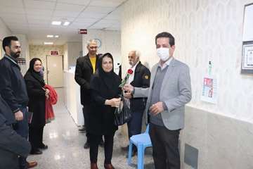حضور دکتر مریم میرمطلبی معاون بهداشتی دانشگاه علوم پزشکی رفسنجان  در بیمارستان علی ابن ابی طالب(ع) و عیادت از بیماران سرطانی 
