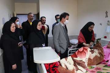حضور دکتر مریم میرمطلبی معاون بهداشتی دانشگاه علوم پزشکی رفسنجان  در بیمارستان علی ابن ابی طالب(ع) و عیادت از بیماران سرطانی 