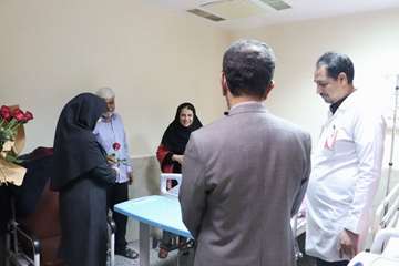 حضور دکتر مریم میرمطلبی معاون بهداشتی دانشگاه علوم پزشکی رفسنجان  در بیمارستان علی ابن ابی طالب(ع) و عیادت از بیماران سرطانی 