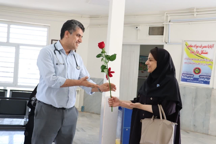 بازدید معاونت بهداشتی دانشگاه علوم پزشکی رفسنجان از مراکز خدمات جامع سلامت؛ تجلیل از پزشکان شبکه بهداشت به مناسبت روز پزشک